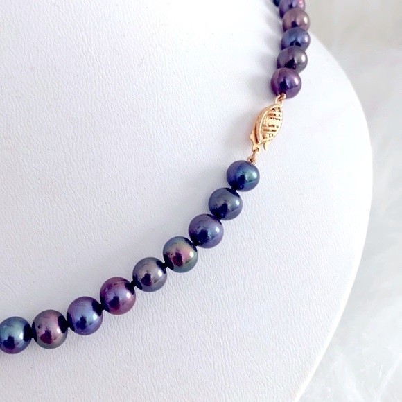 7mm genuine fresh water pearls in black 16” & 14k solid Gold closure. - Picture 2 of 5